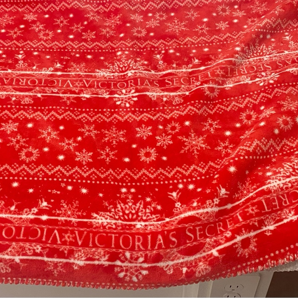 VICTORIA SECRET THROW CHRISTMAS BLANKET